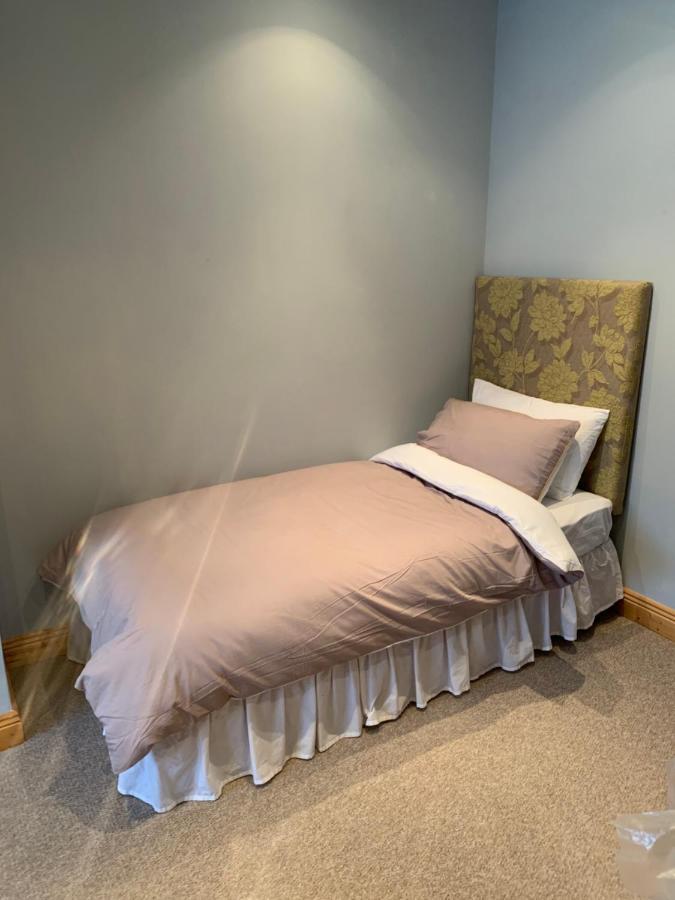 Feather Bed 3 Bedroom House Кинсэйл Экстерьер фото