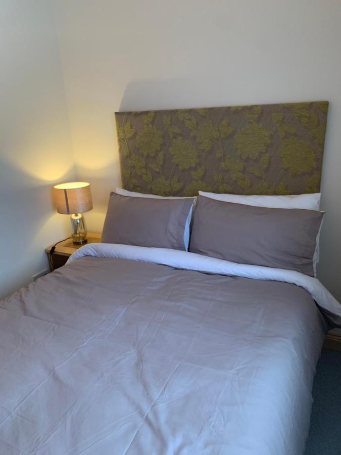 Feather Bed 3 Bedroom House Кинсэйл Экстерьер фото