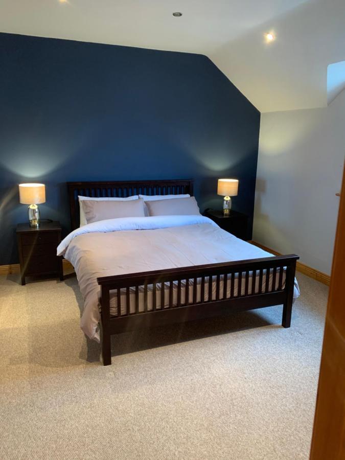 Feather Bed 3 Bedroom House Кинсэйл Экстерьер фото