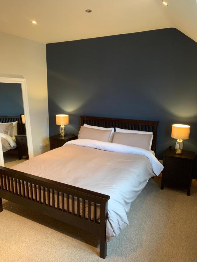 Feather Bed 3 Bedroom House Кинсэйл Экстерьер фото
