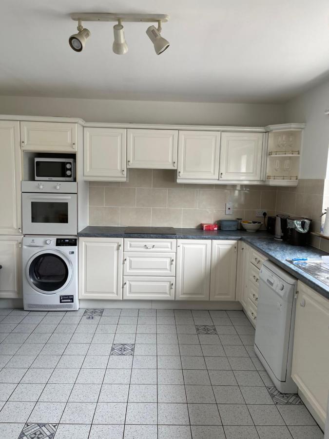 Feather Bed 3 Bedroom House Кинсэйл Экстерьер фото
